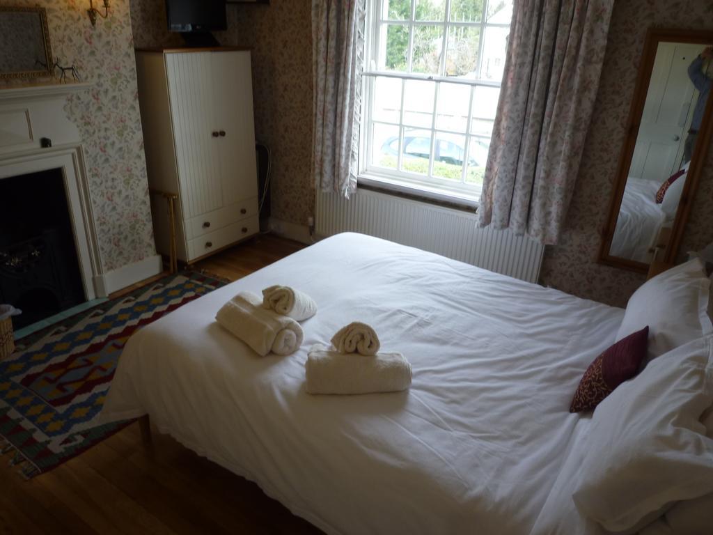 Manor Cottage Bed And Breakfast Windsor Exterior photo