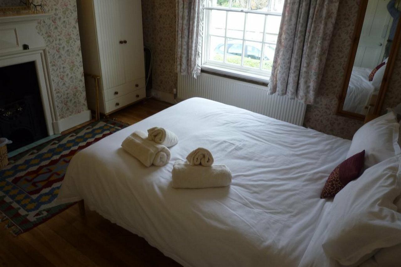 Manor Cottage Bed And Breakfast Windsor Exterior photo